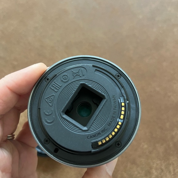 Canon RF-S18-45mm F4.5-6.3 Lens - Picture 7 of 10